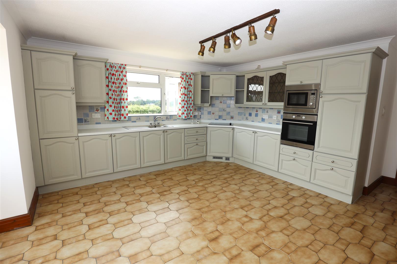 Twmpath Newydd, Colwinston,  Cowbridge, Vale of Glamorgan, CF71 7NJ